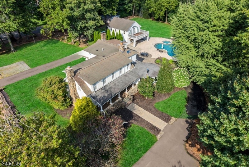 41 E Crescent Ave
