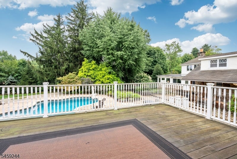 41 E Crescent Ave