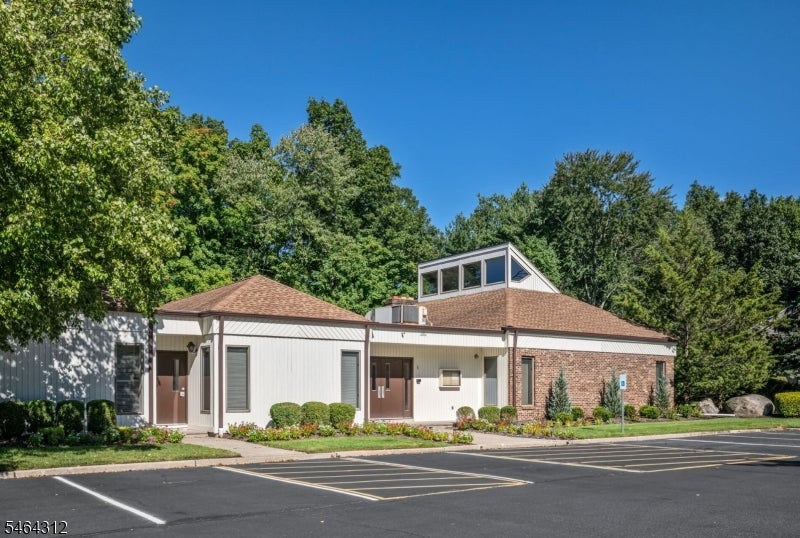 15 Bentley Dr