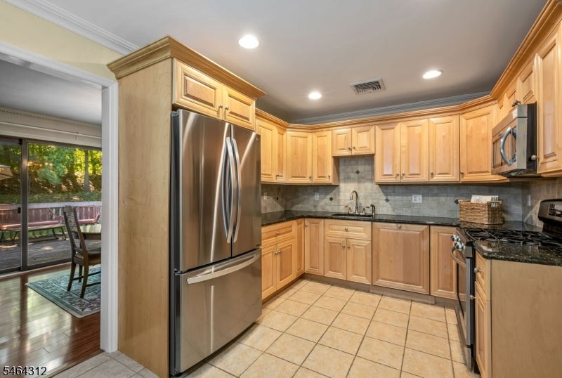 15 Bentley Dr