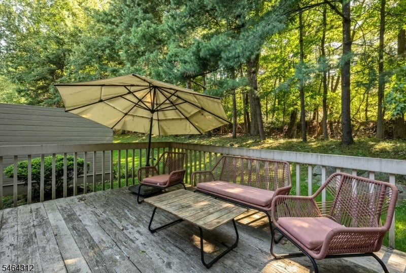 15 Bentley Dr