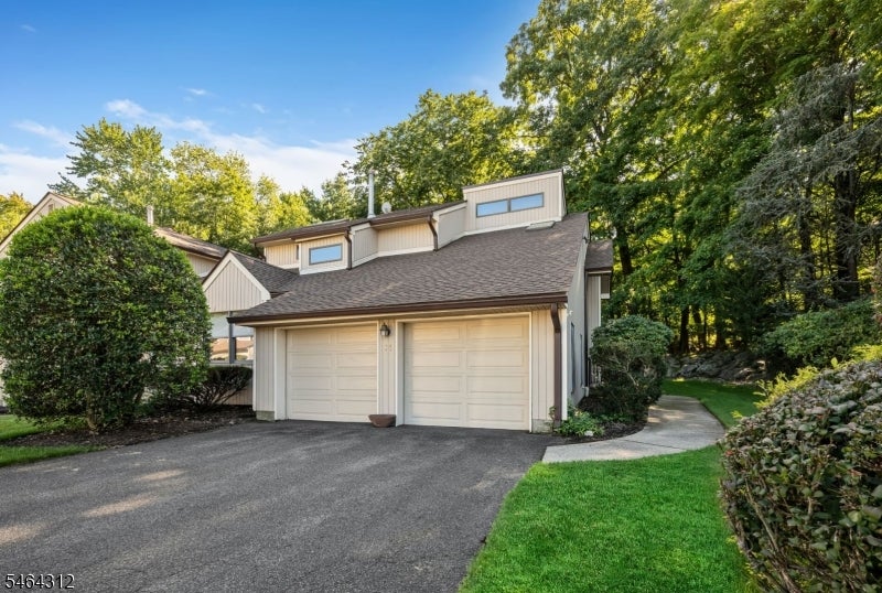 15 Bentley Dr