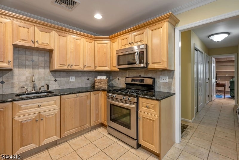 15 Bentley Dr