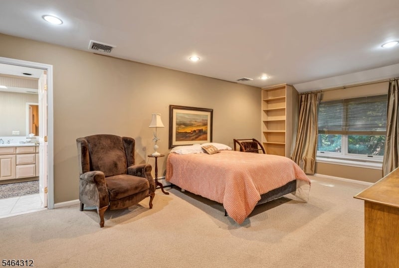 15 Bentley Dr
