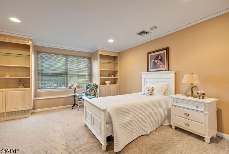 15 Bentley Dr