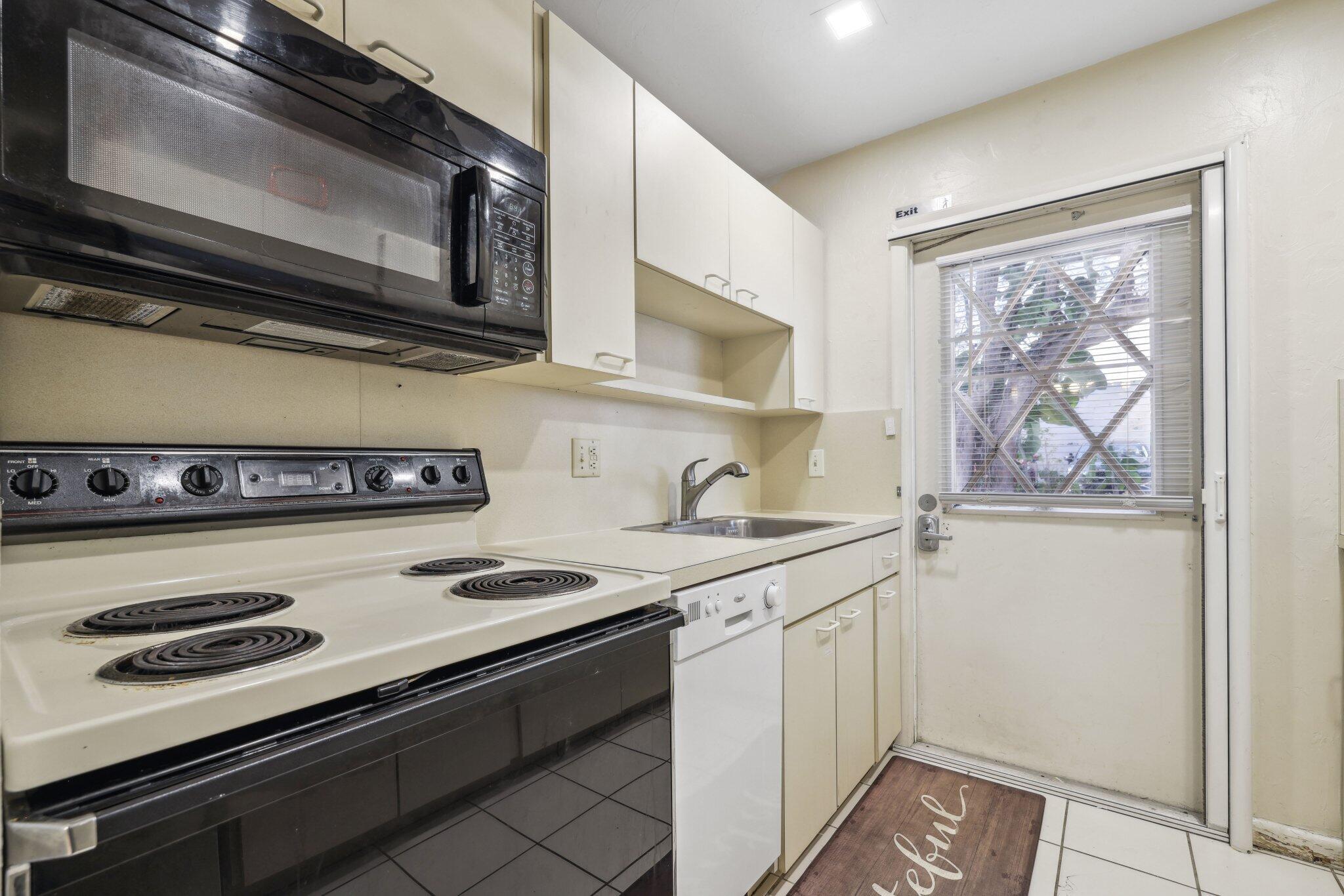 800 Tropic Boulevard