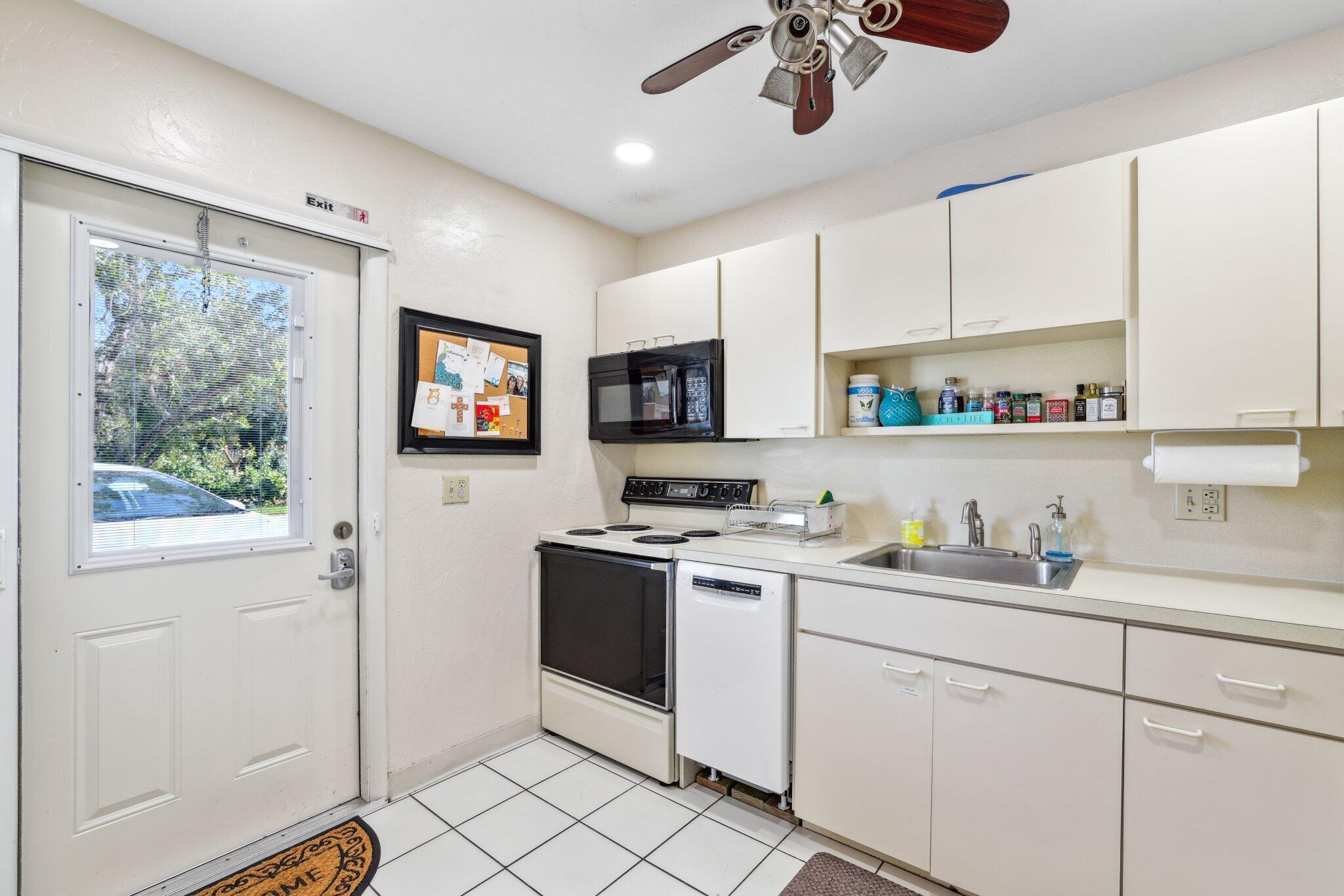 800 Tropic Boulevard