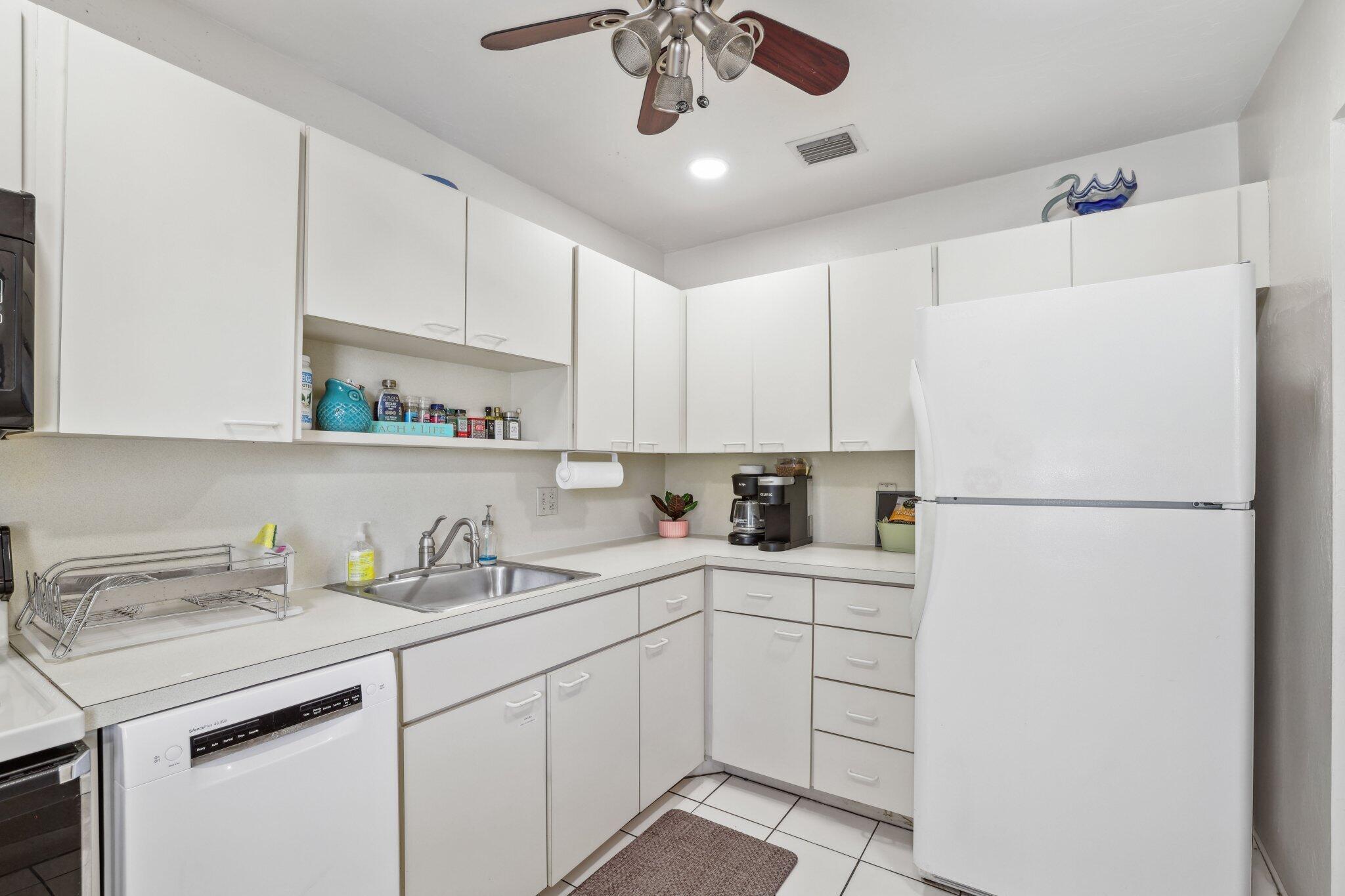 800 Tropic Boulevard