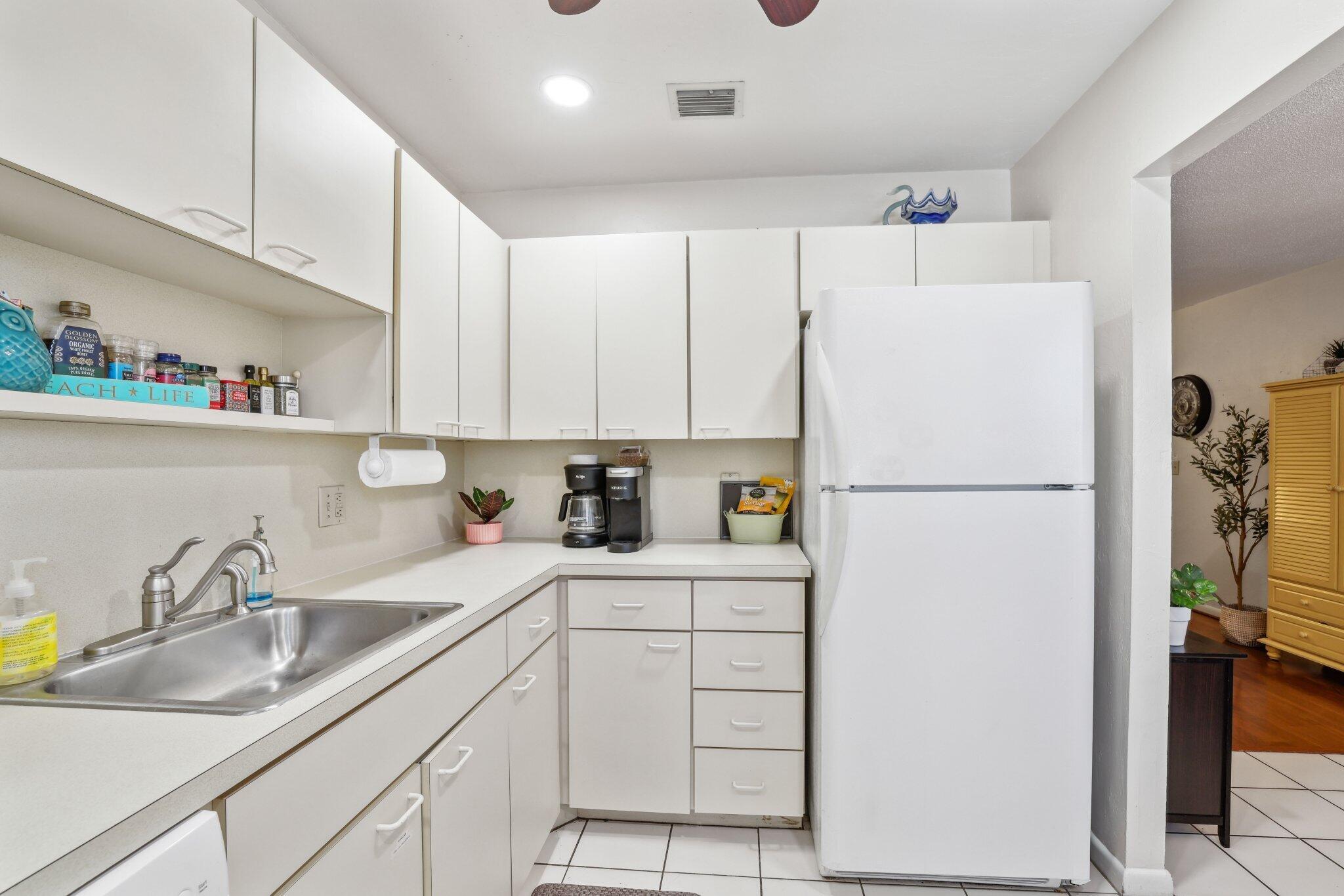 800 Tropic Boulevard