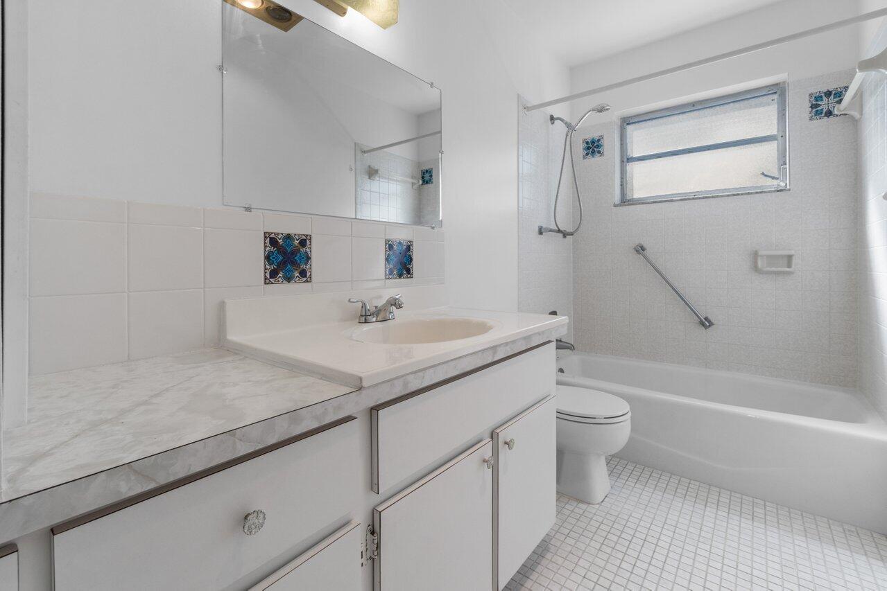 500 1st Avenue S 201