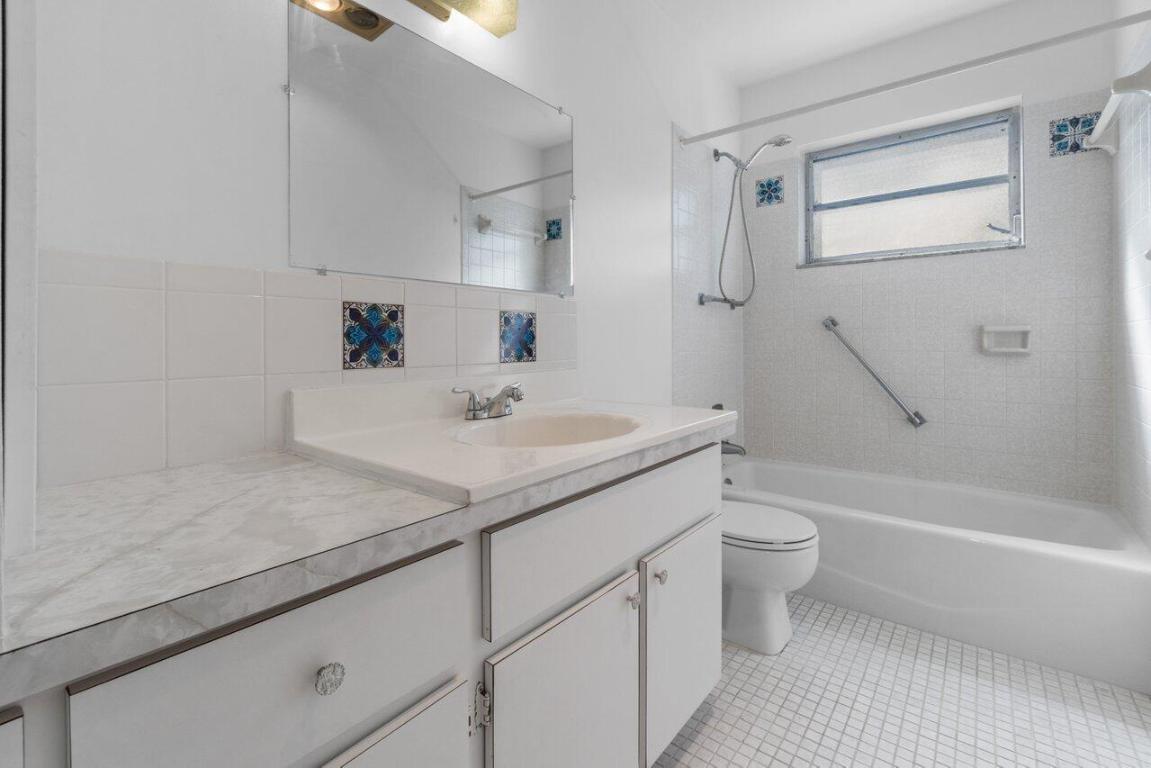 500 1st Avenue S 201