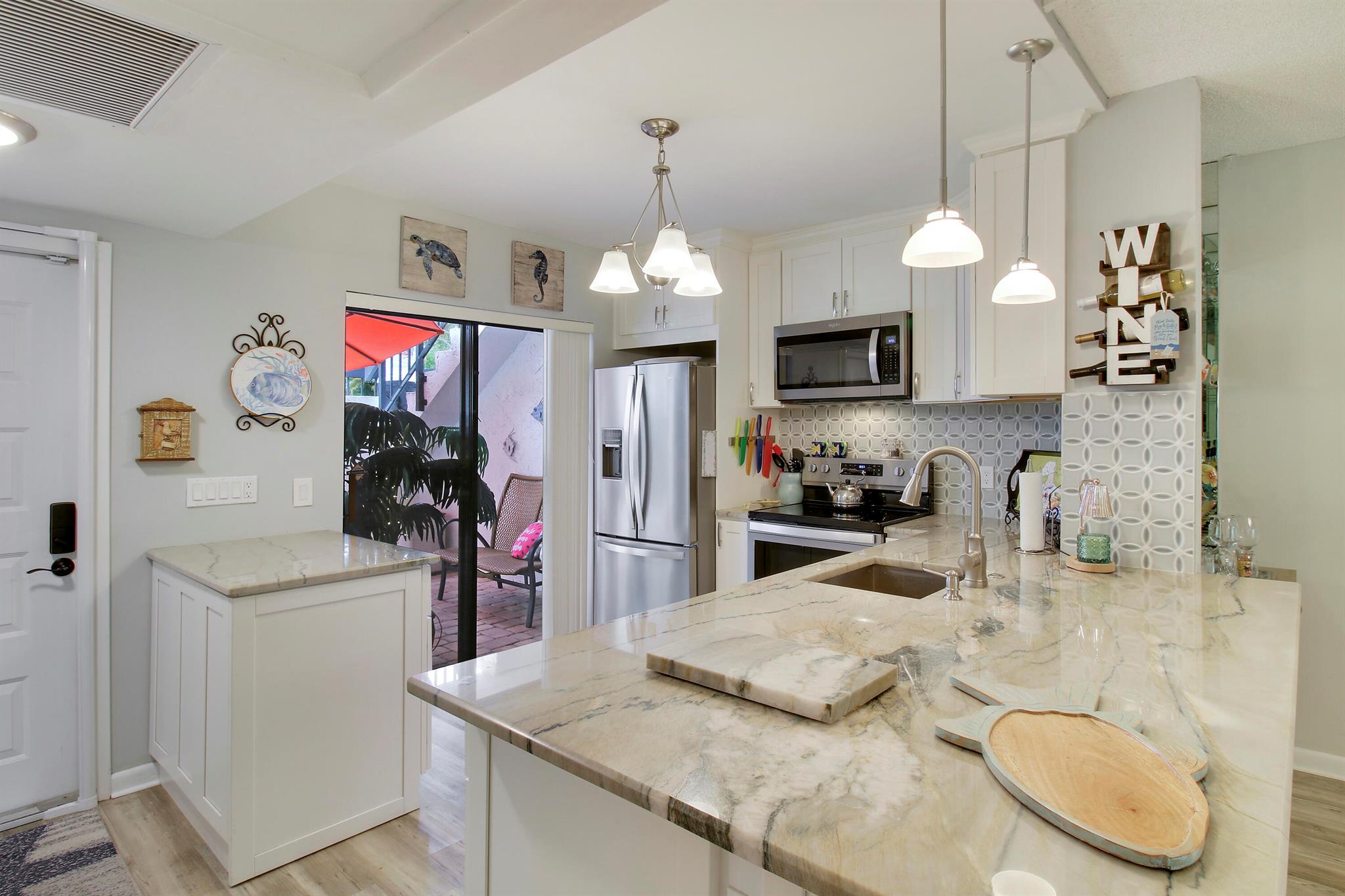 1405 S Federal Highway 155