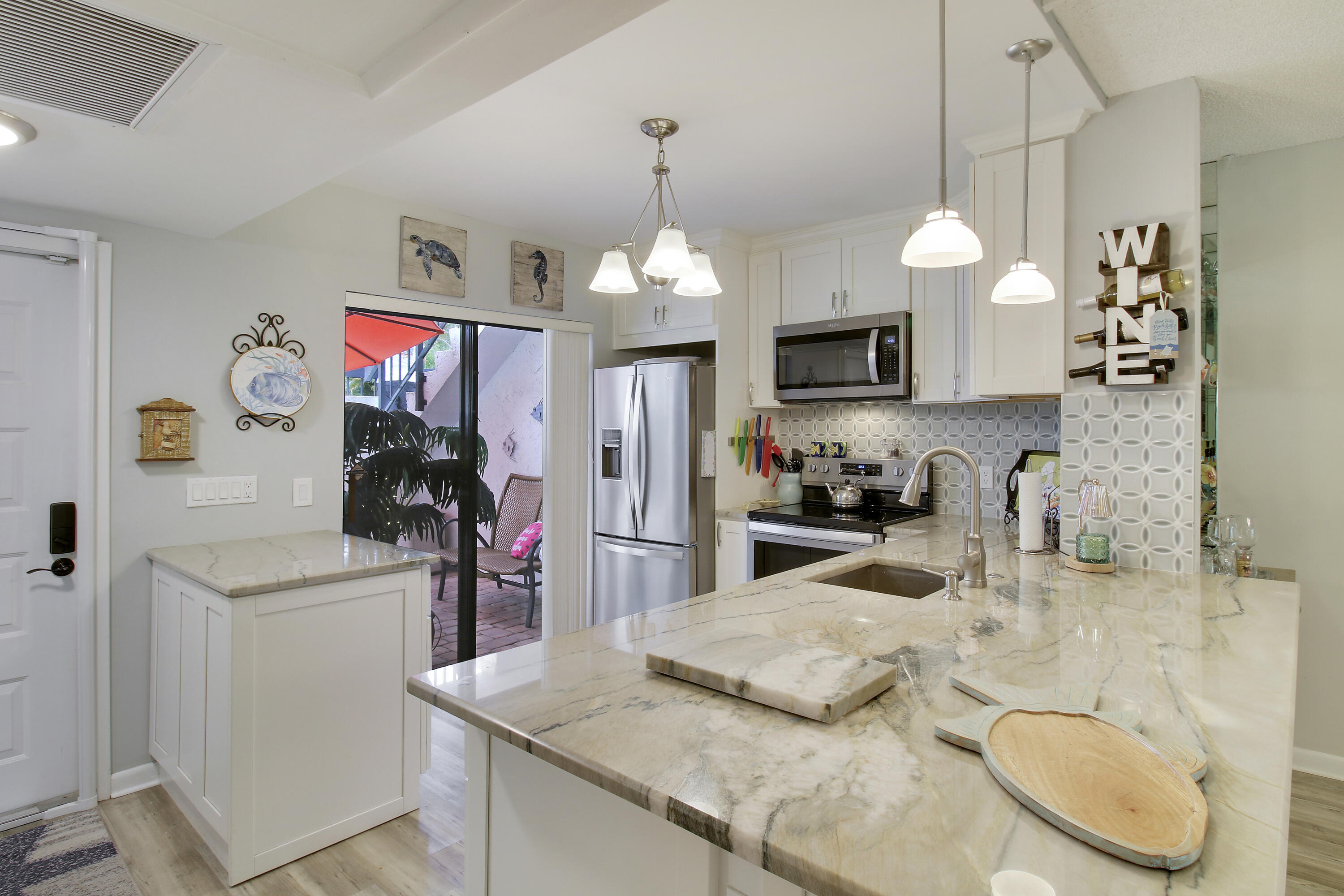 1405 S Federal Highway 155