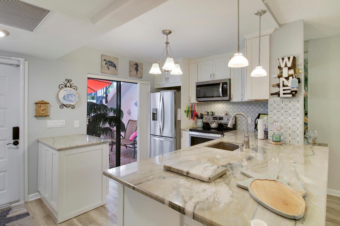 1405 S Federal Highway 155