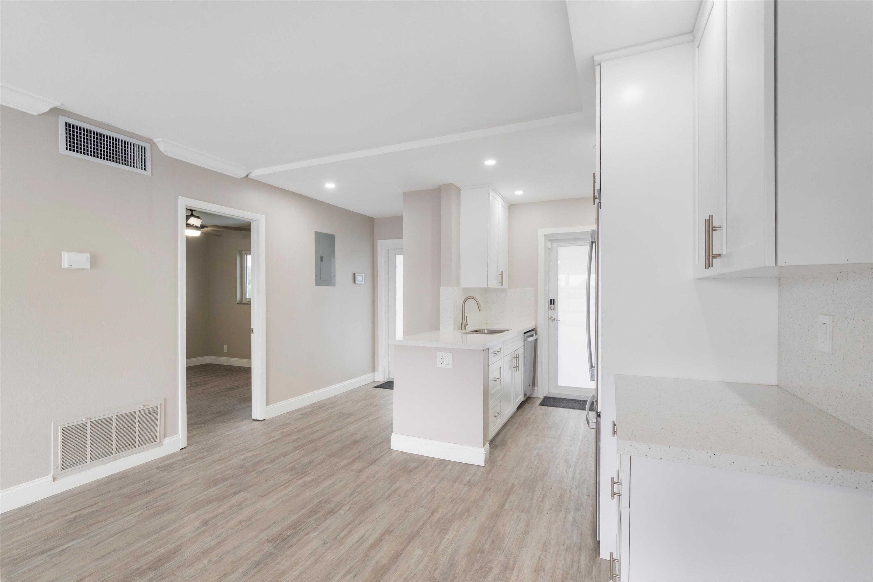 1116 Lake Terrace 111