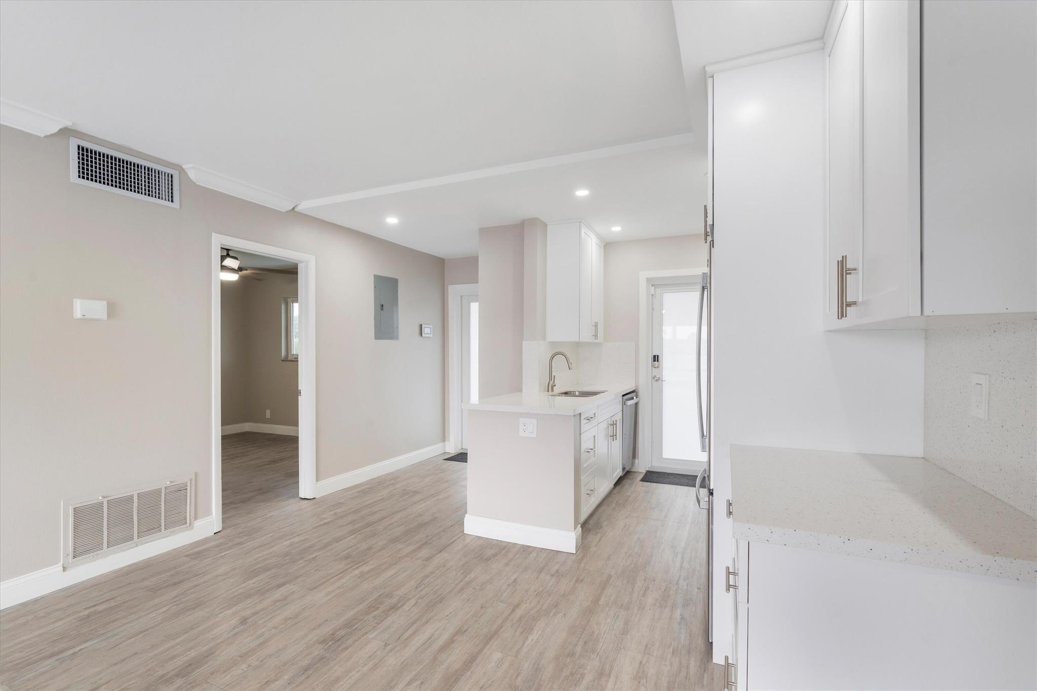 1116 Lake Terrace 111