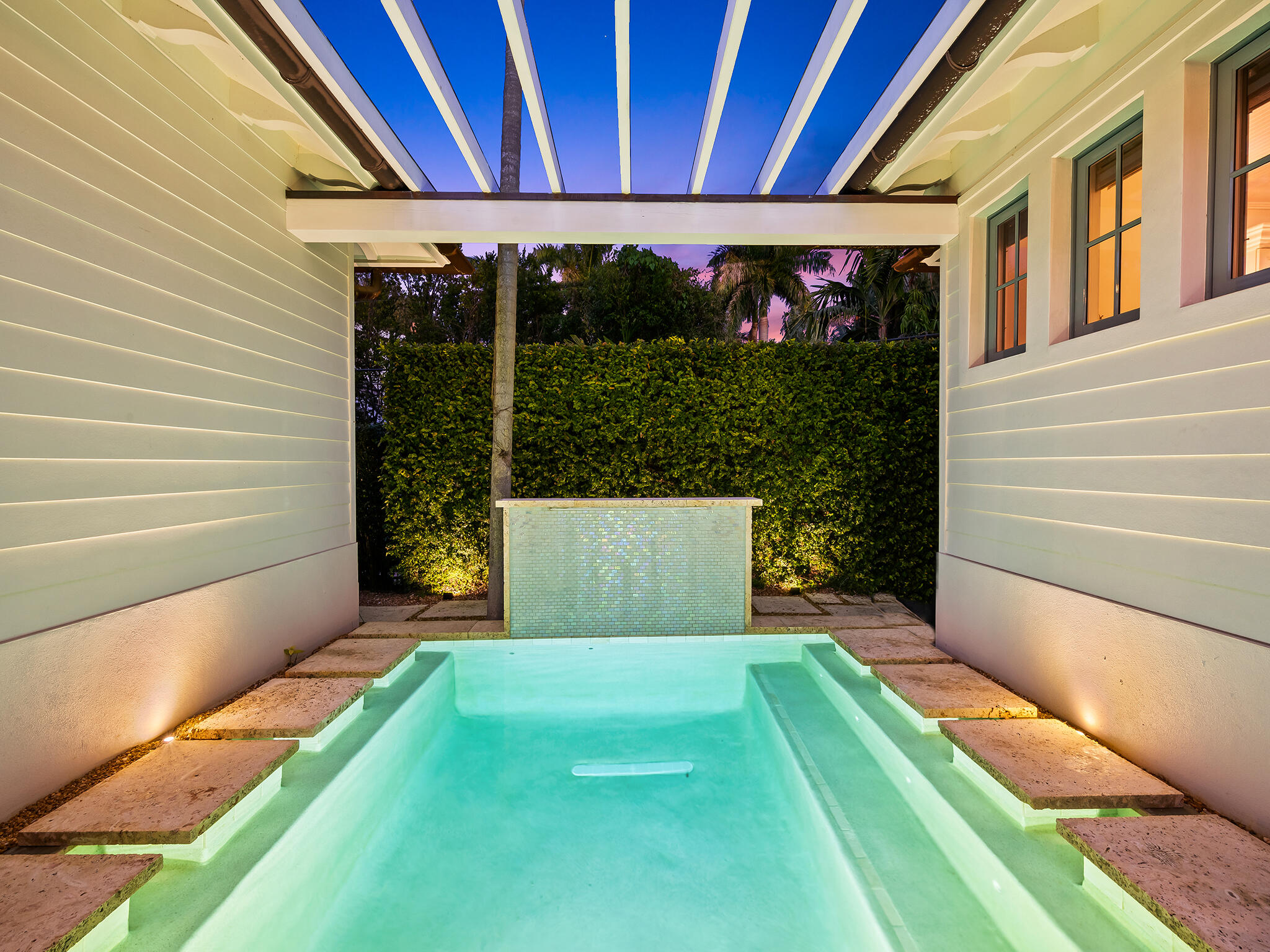 1102 N Vista Del Mar Drive