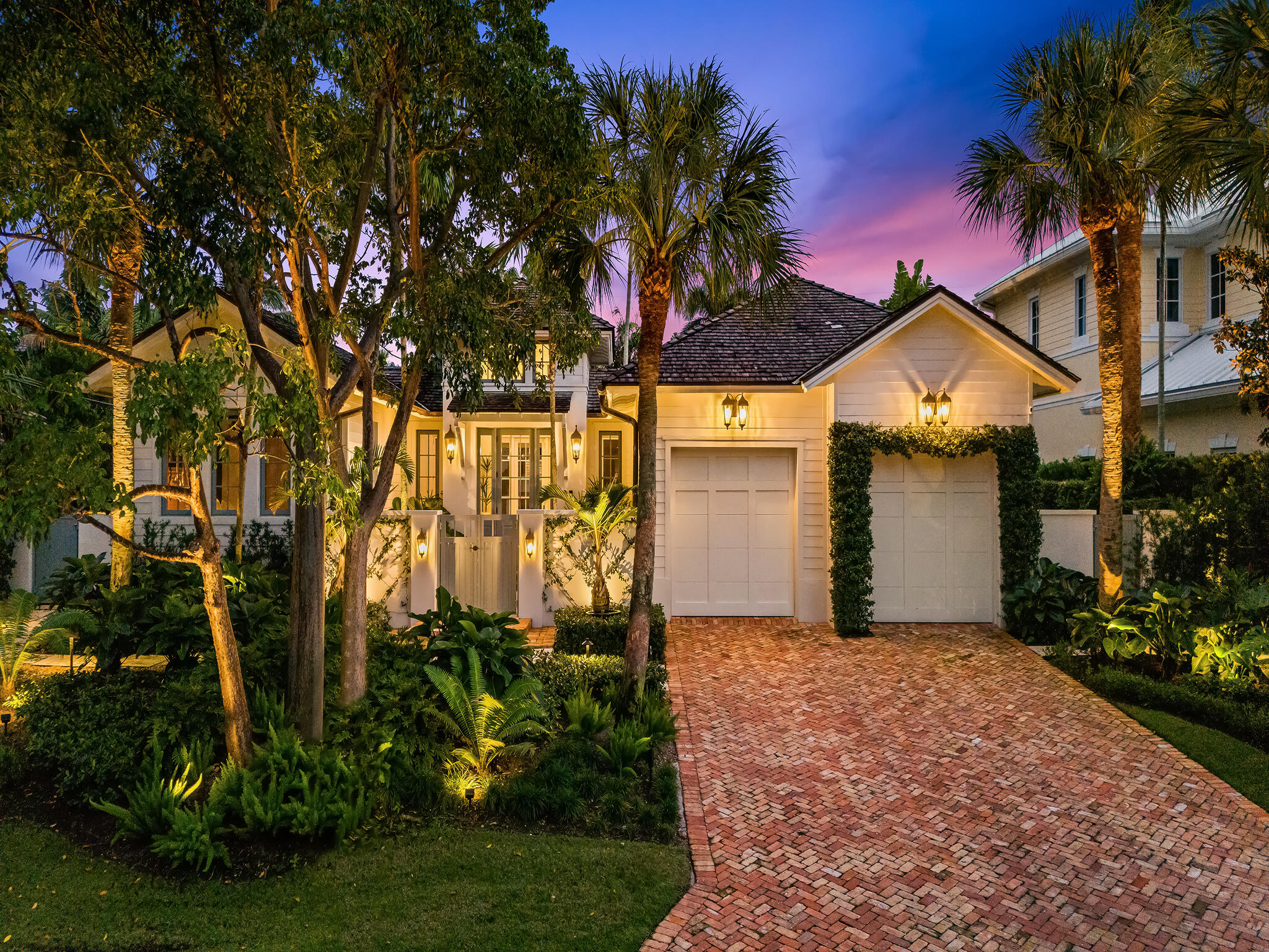 1102 N Vista Del Mar Drive