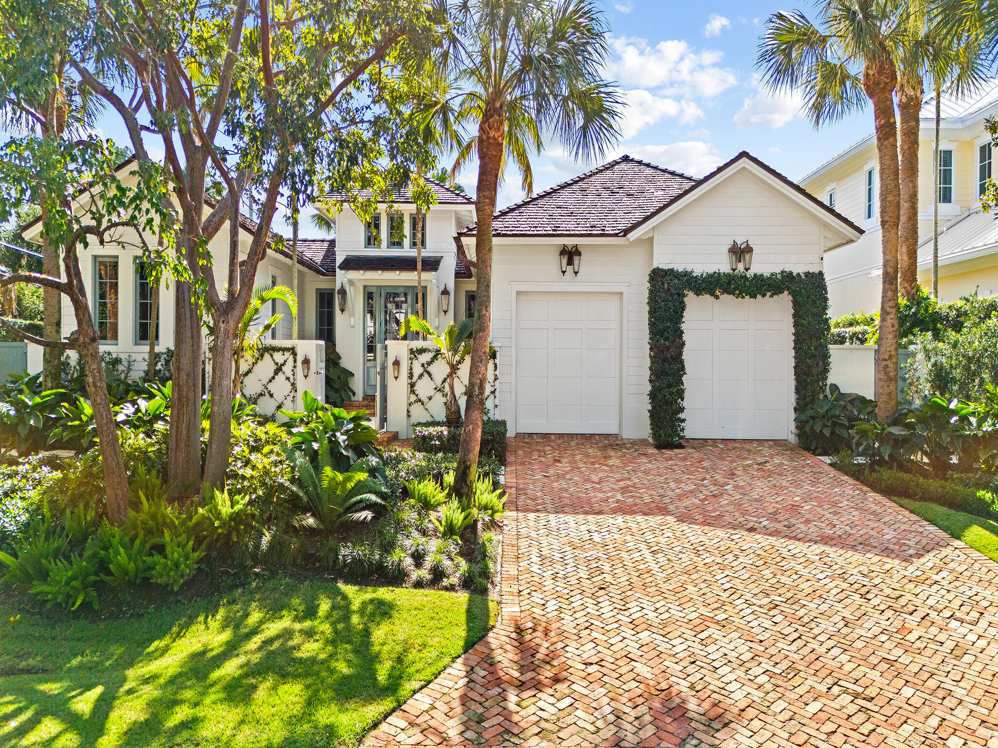 1102 N Vista Del Mar Drive