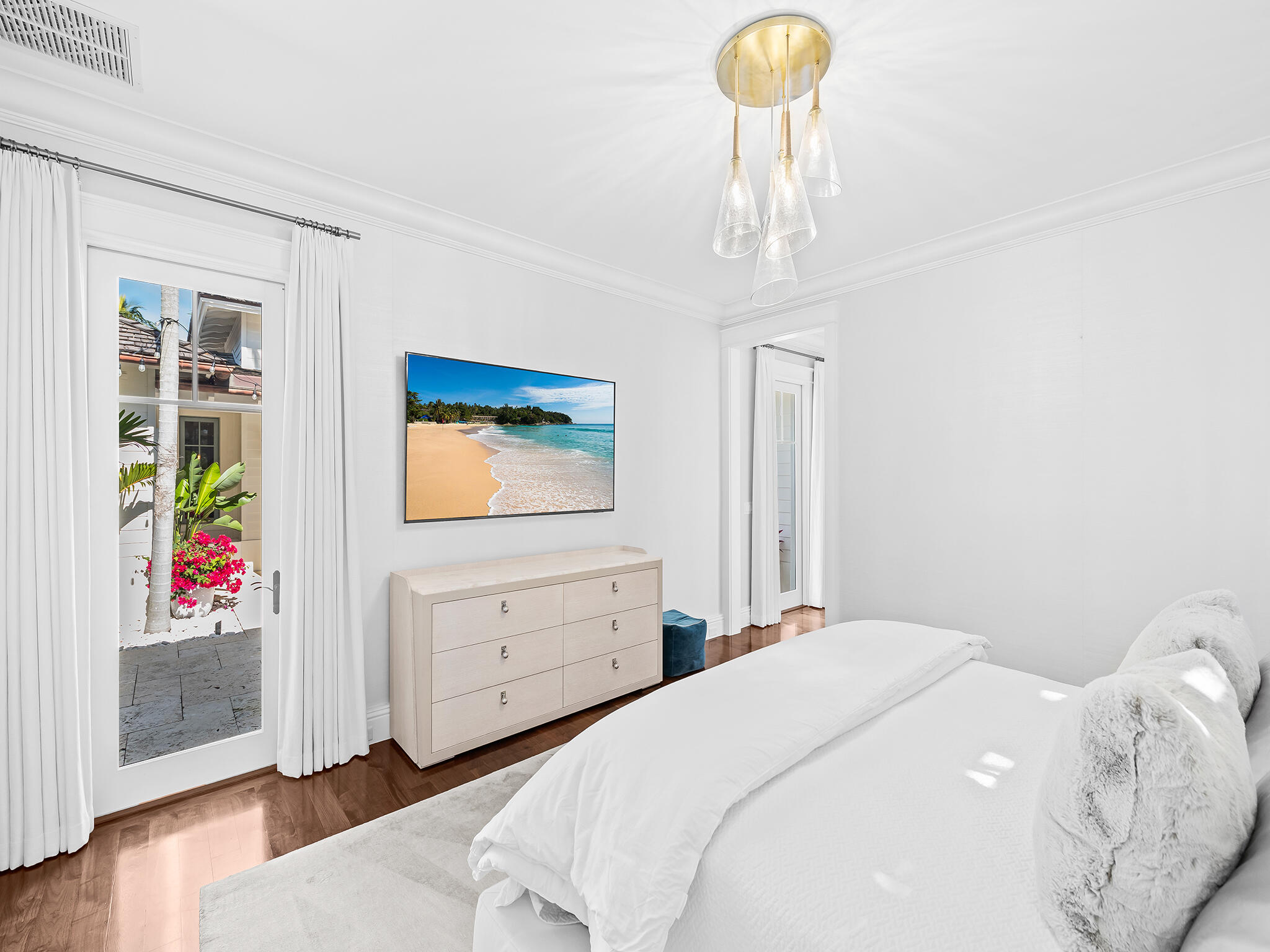 1102 N Vista Del Mar Drive