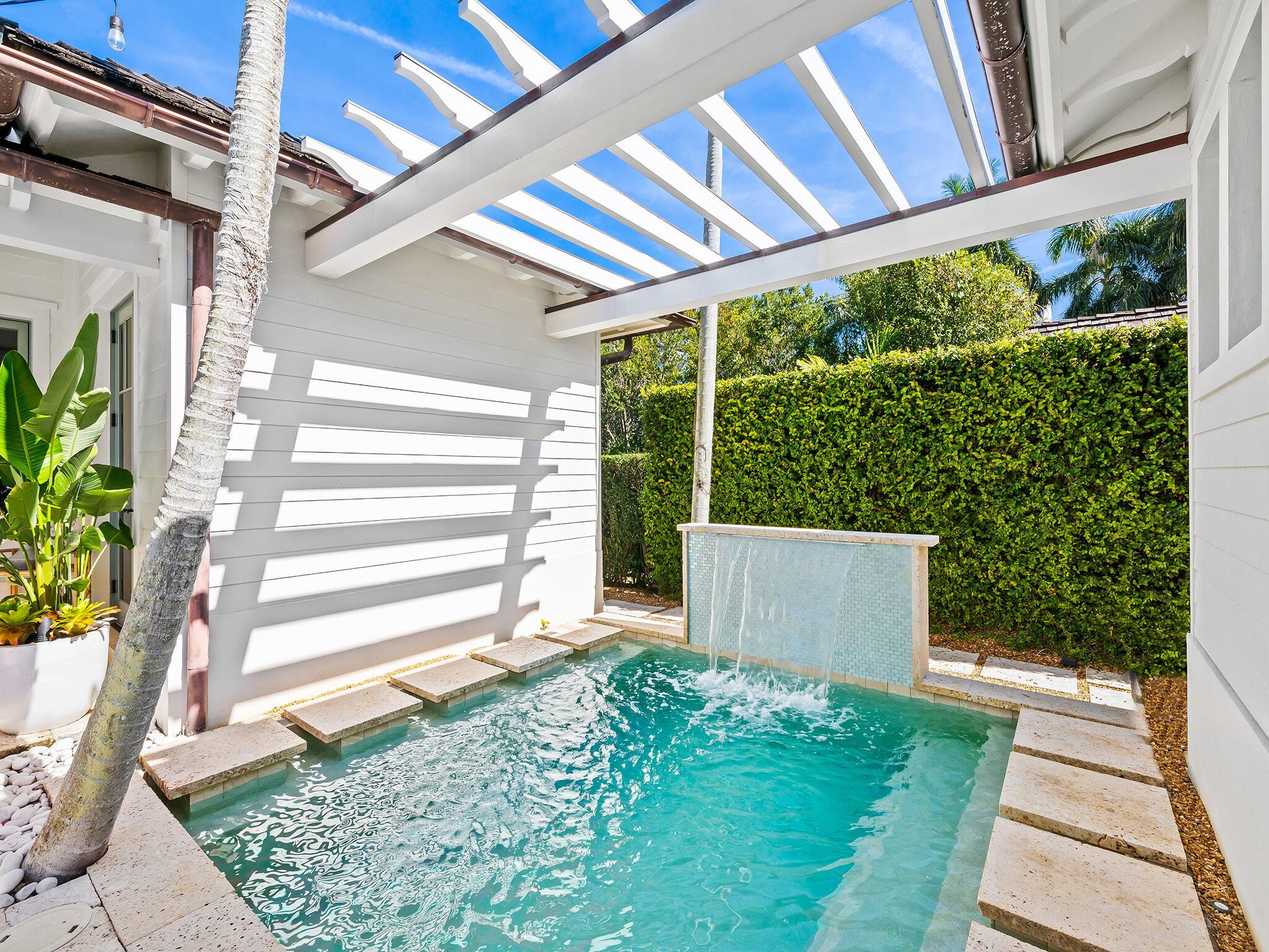 1102 N Vista Del Mar Drive