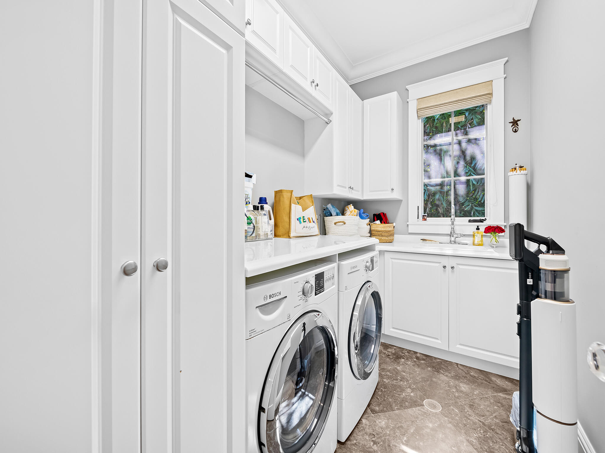 1102 N Vista Del Mar Drive