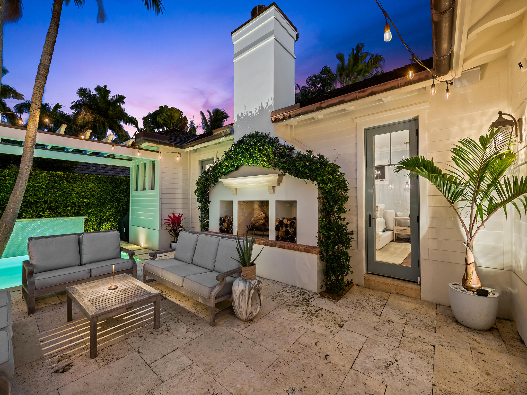 1102 N Vista Del Mar Drive