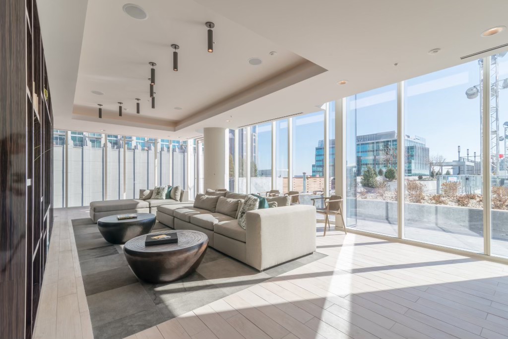 515 Church St Unit: 3613