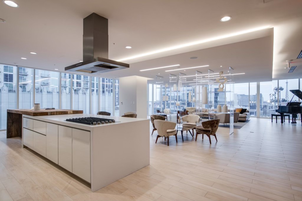 515 Church St Unit: 3613