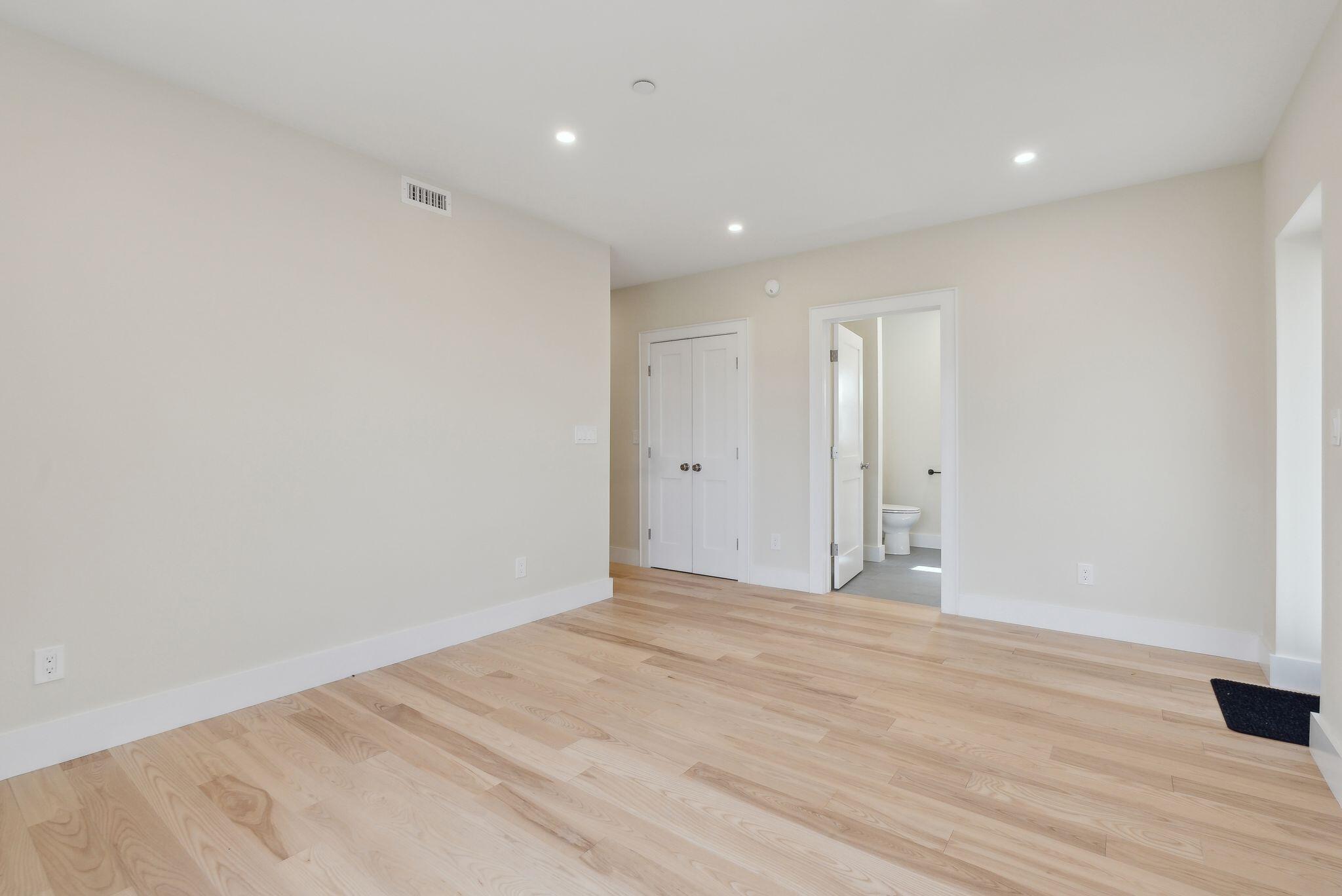 34 Hammond Street B