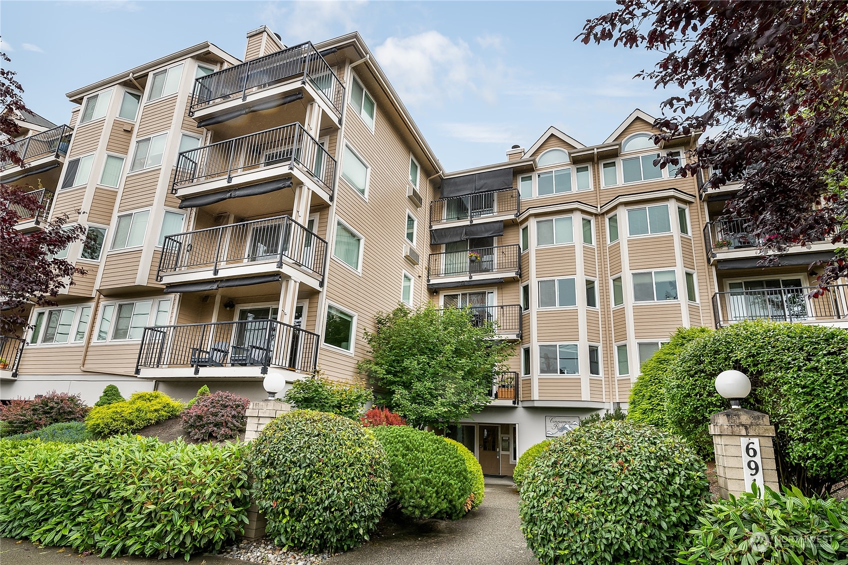 6910 California Avenue SW Unit: 32