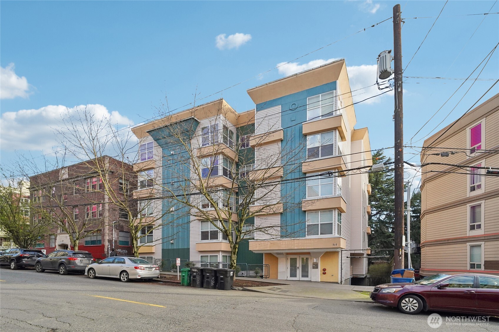 717 E Denny Way Unit: 4B