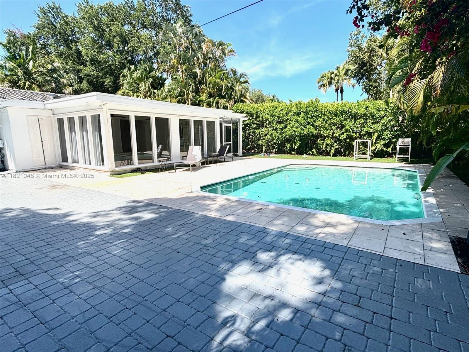 260 NE 95th St