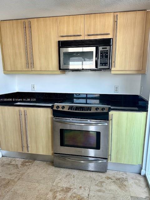 7600 Collins Ave # 608