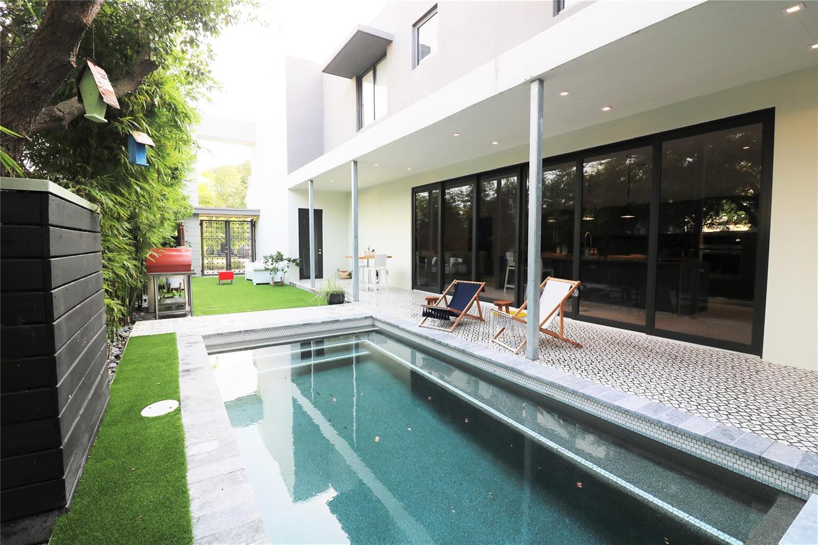 617 SW 10th Street