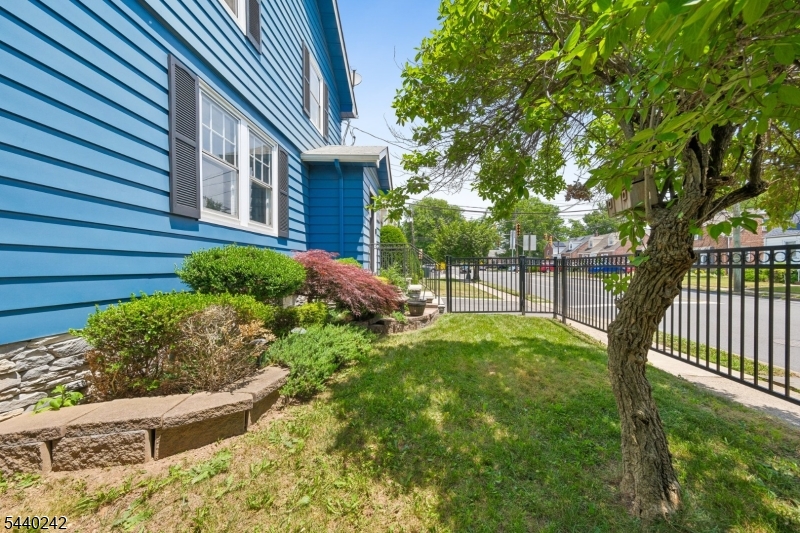659 Raritan Rd