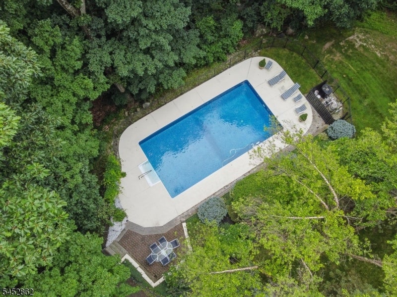 3 Forest Hill Dr