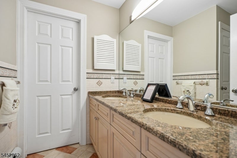3 Forest Hill Dr