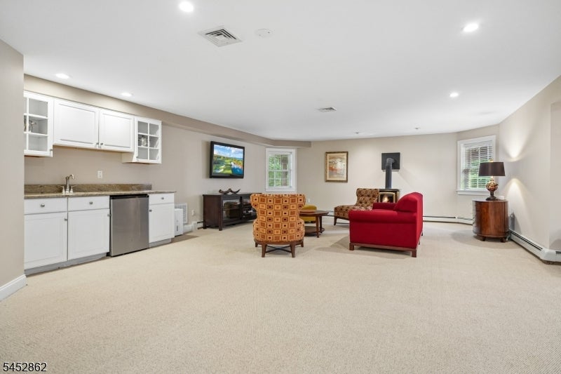 3 Forest Hill Dr