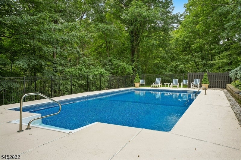 3 Forest Hill Dr