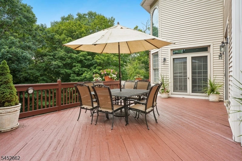 3 Forest Hill Dr
