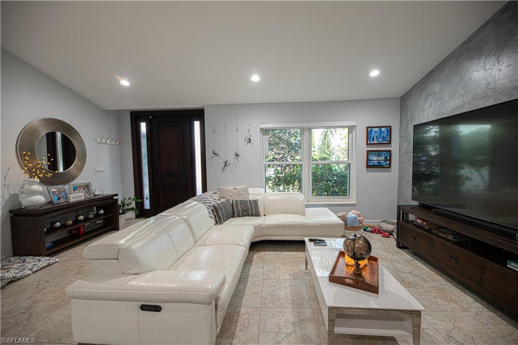 10856 Sea Coral CT