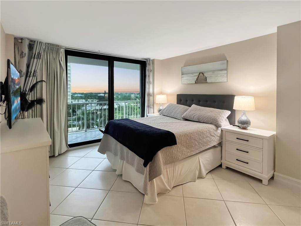 320 Seaview CT # 608, MARCO ISLAND Unit: 2-608