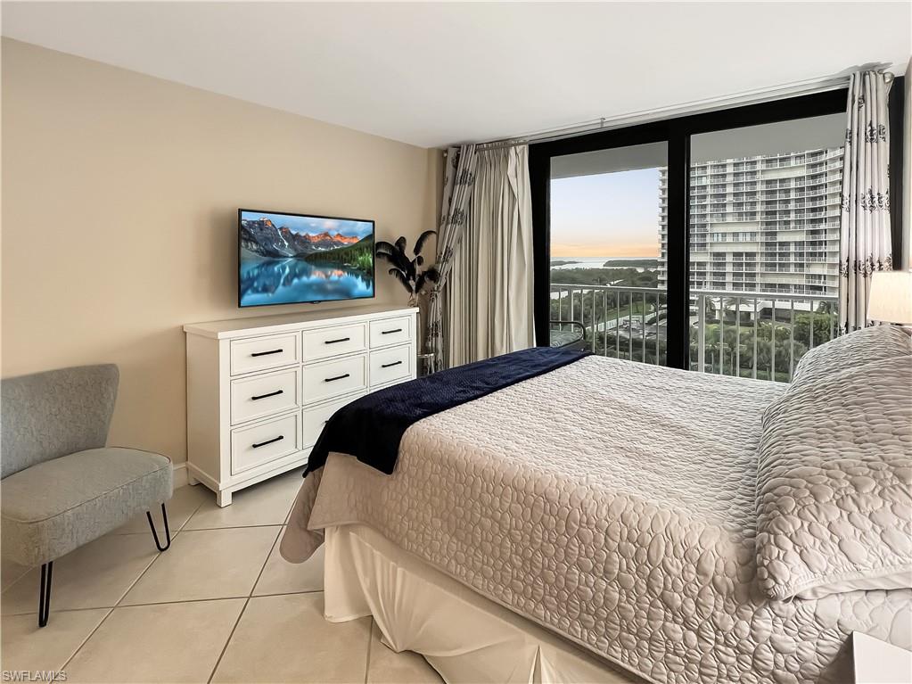 320 Seaview CT # 608, MARCO ISLAND Unit: 2-608