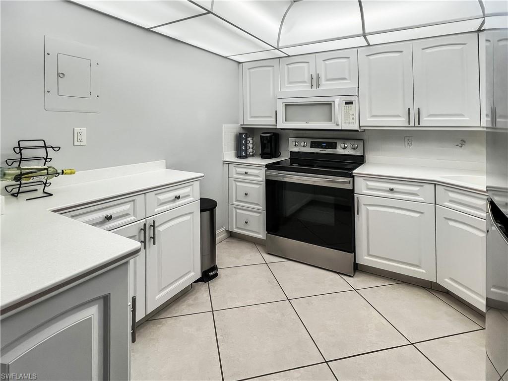 320 Seaview CT # 608, MARCO ISLAND Unit: 2-608