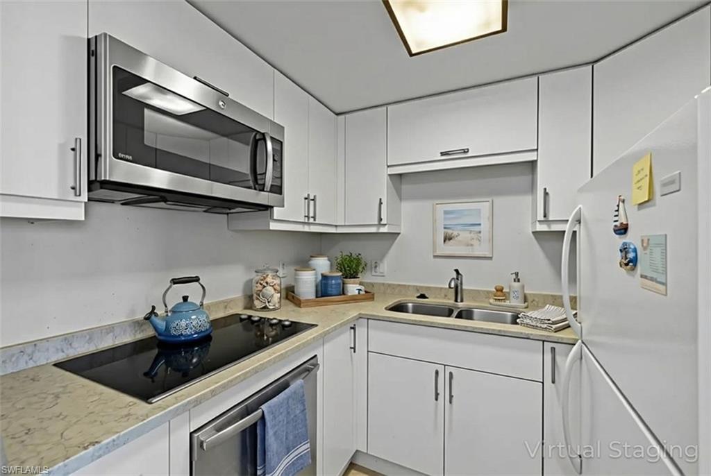 140 Seaview CT # 1704S