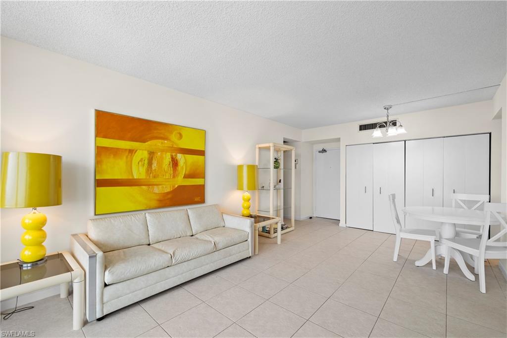 140 Seaview CT # 1704S