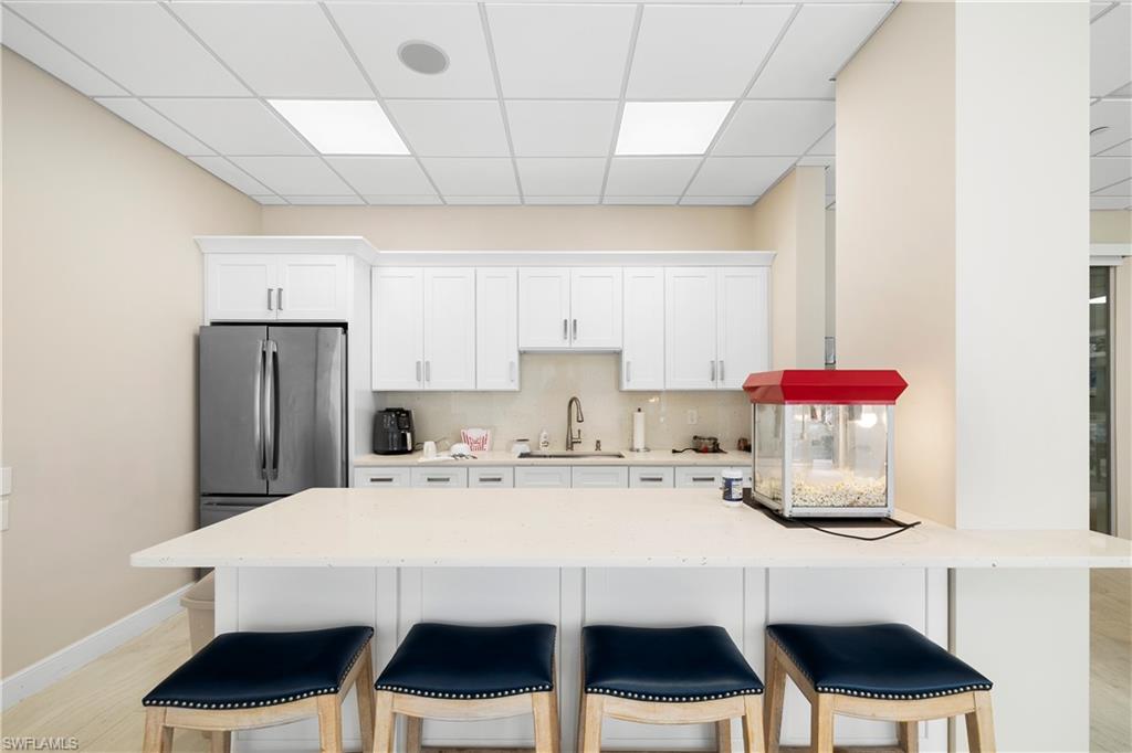 140 Seaview CT # 1704S