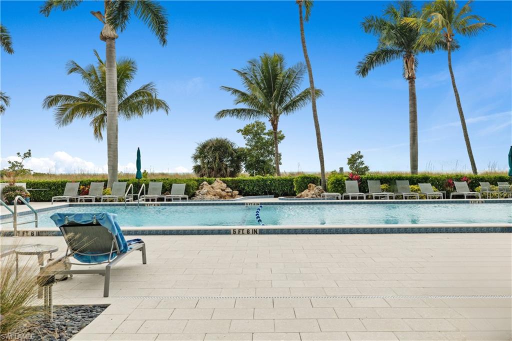 140 Seaview CT # 1704S