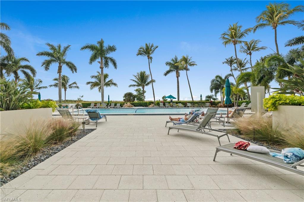 140 Seaview CT # 1704S